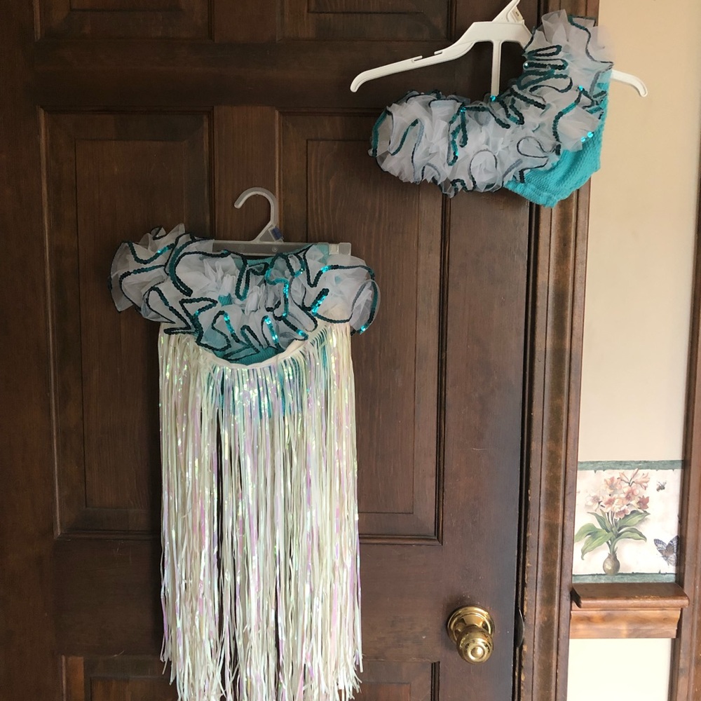 Two-piece hula costume
